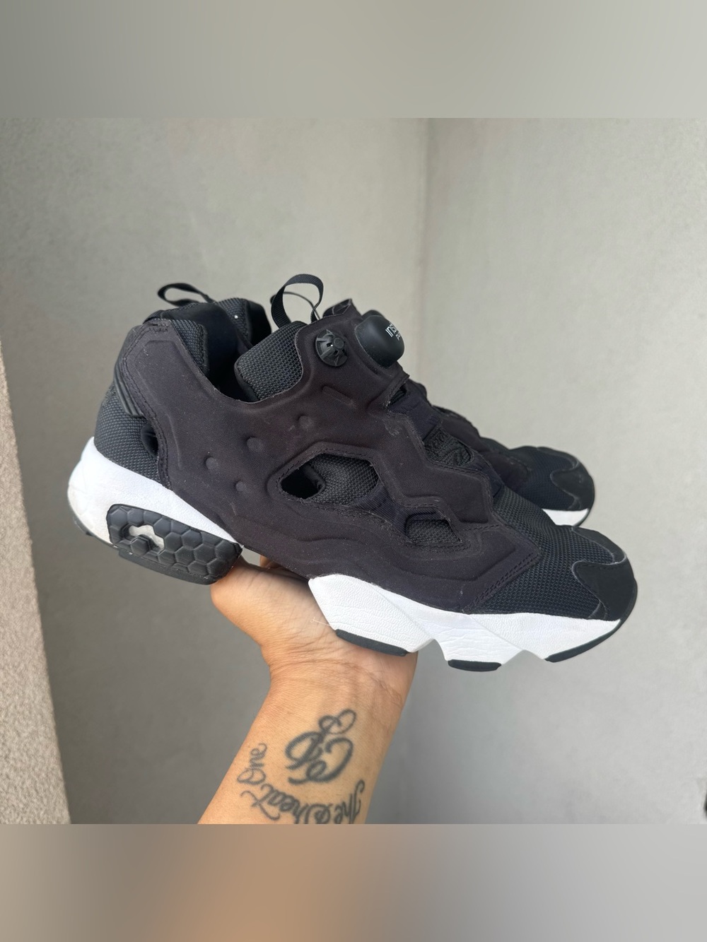 Reebok Men’s Black Instapump Sneakers size 9